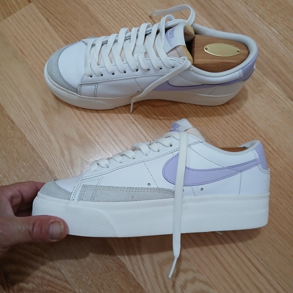 Nike Blazer Low 77 Platform/Streetwear Athletic Shoes Size 7.5 for Women - Picture 8 of 12